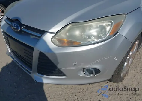 2013 Ford Focus Titanium z USA, uszkodzony, nr VIN 1FADP3J21DL378966